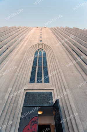 Reykjavik, Hallgrimskirkja, Kirche in der n?rdlichsten Hauptstadt Europas, Eingangsportal mit Blick zum Turm hoch