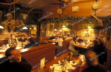 Eine Bierhalle und Restaurant in der Altstadt von Prag der Hauptstadt der Tschechischen Republik.