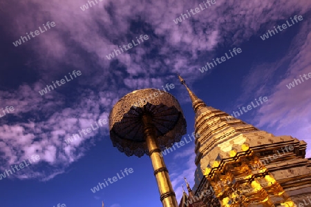 Der Chedi der Tempel Anlage des Wat Phra That Doi Suthep bei Chiang Mai in der Provinz Chiang Mai im Norden von Thailand in Suedostasien.