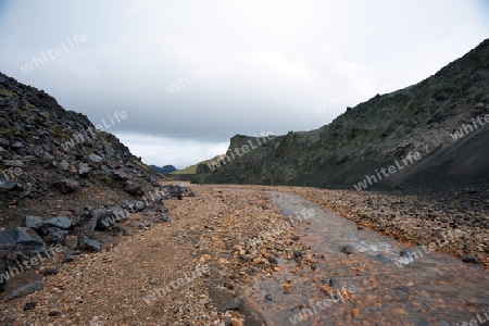 Der S?dwesten Islands, Gletscher-Flu? vor Vulkan-Kulisse in Landmannalaugar