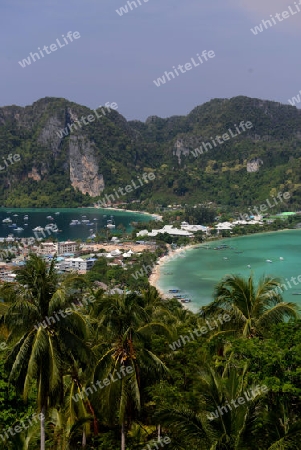 The view from the Viewpoint on the Town of Ko PhiPhi on Ko Phi Phi Island outside of the City of Krabi on the Andaman Sea in the south of Thailand. 