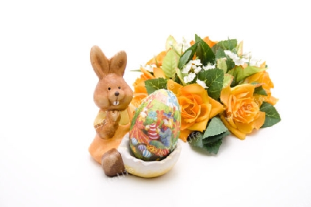 Osterhase mit Rosengesteck