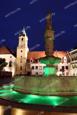 Europa, Osteuropa, Slowakei, Hauptstadt, Bratislava, Altstadt, Platz, Rathausplatz, Maximilianfontaene, Rathaus, Sommer,