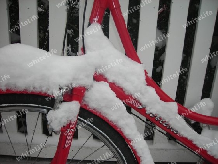 Fahrrad im Schnee