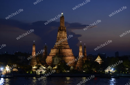 Der Wat Arun Tempel in der Stadt Bangkok in Thailand in Suedostasien.