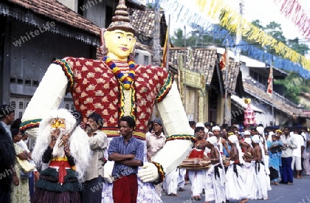 Asien, Indischer Ozean, Sri Lanka,Ein traditionelles Neujahrs Fest mit Umzug im Kuestendorf Dalawella an der Suedkueste von Sri Lanka. (URS FLUEELER)