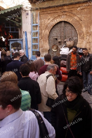 Afrika, Nordafrika, Tunesien, Tunis
Eine Gasse in der Medina mit dem Markt oder Souq in der Altstadt der Tunesischen Hauptstadt Tunis



