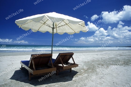 Ein Strand an der Kuta Beach in der Kuta Bay im Sueden von Bali auf der Insel Bali in Indonesien.