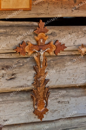 Holzkreuz - Traditionelle Schnitzerei