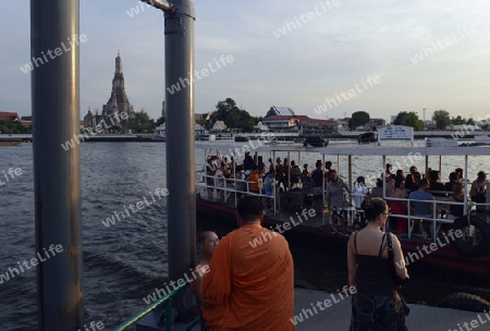 Ein Wassertaxi Boat auf dem Nam Chao Phraya River in der Stadt Bangkok in Thailand in Suedostasien.