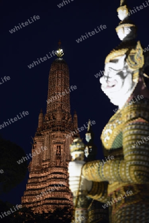 Der Wat Arun Tempel in der Stadt Bangkok in Thailand in Suedostasien.