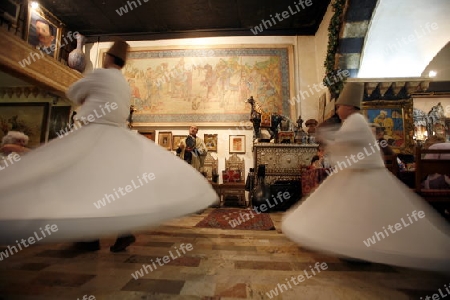 Asien, Naher Osten, Syrien, Damaskus,    Ein traditioneller Tanz in einem Restaurant im Souq und Altstadt von Damaskus in der Hauptstadt von Syrien. 