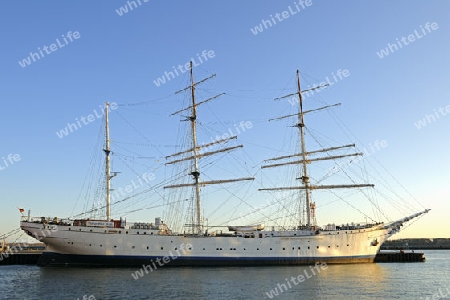 Gorch Fock I am fruehen Morgen, Stralsund, alter Hafen,   Unesco