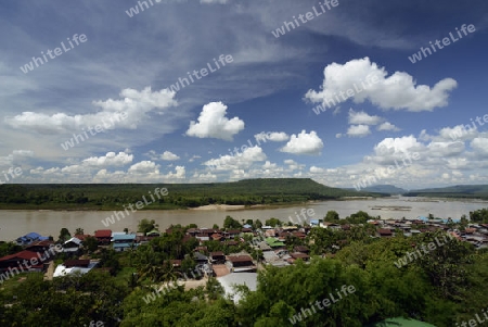 Sicht vom Tempel Wat Tham Khu Ha Sawan in Khong Jiam am Mekong River in der naehe des Pha Taem Nationalpark in der Umgebung von Ubon Ratchathani im nordosten von Thailand in Suedostasien.