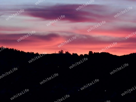 Wir Bleiben Wach bis die Wolken wieder Lila sind.