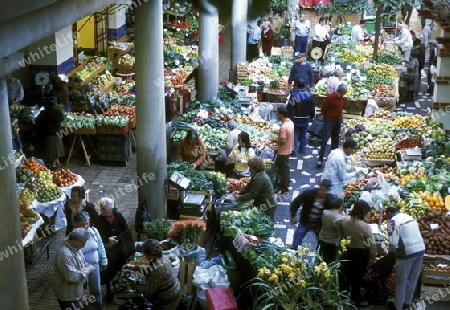 Der Markt in der Markthalle in der Hauptstadt Funchal auf der Insel Madeira im Atlantischen Ozean