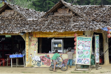 Ein kleines Chinesisches Restaurant in Mae Aw im Grenzgebiet zu Burma beim Dorf Mae Hong Son im norden von Thailand in Suedostasien.