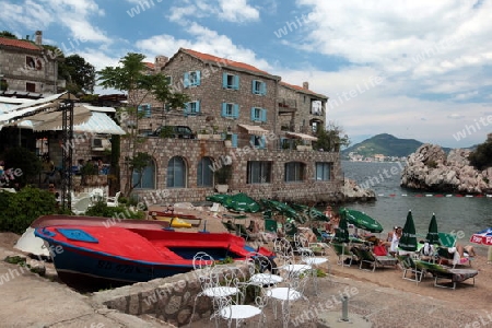 Das Fischerdorf Milocer bei Sveti Stefan an der Mittelmeer Kueste in Montenegro im Balkan in Osteuropa.