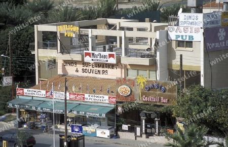 Ein Geschaeftshaus bei Larnaka im sueden von Zypern im Mittelmeer.