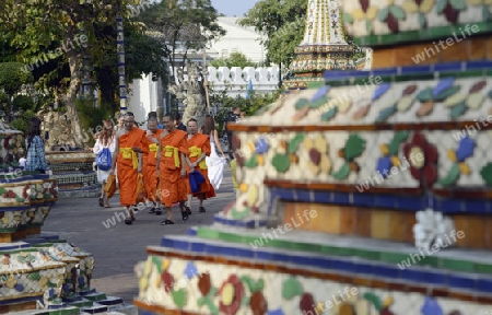 Die Tempelanlage des Wat Pho in der Hauptstadt Bangkok von Thailand in Suedostasien.