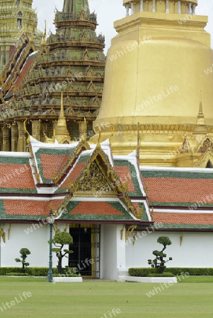 Die Tempelanlage des Wat Phra Kaew in der Hauptstadt Bangkok von Thailand in Suedostasien.