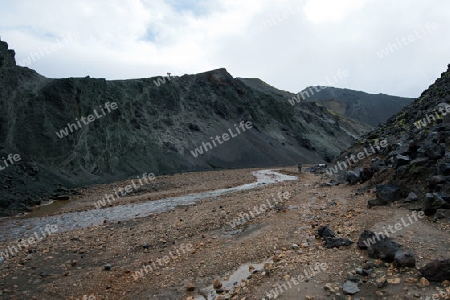 Der S?dwesten Islands, Gletscher-Flu? vor Vulkan-Kulisse in Landmannalaugar