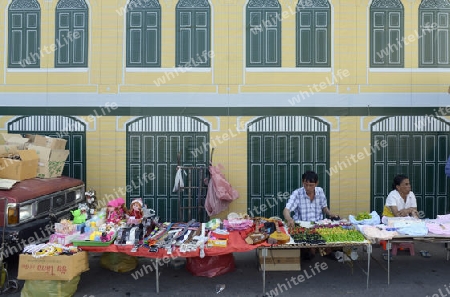 Der Markt beim Wat Pho am Mae Nam Chao Phraya River in der Hauptstadt Bangkok von Thailand in Suedostasien.