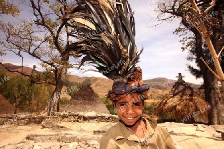 Asien, Suedostasien, Ost Timor, Timor-Leste, Timor, Maubisse, Bergregion, Minderheiten, Haus, Alltag, Knabe, Jung, 
Ein Knabe  in einem Bergdorf bei Maubisse in der Bergregion in Ost Timor in Suedost Asien.       (Urs Flueeler) 