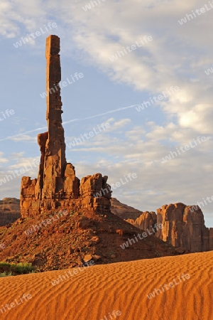 Totem Pole bei Sonnenaufgang, Monument Valley, Arizona, USA