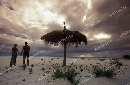 
Ein Einsame Insel  fuer Paare in der naehe der Insel Meeru im Northmale Atoll auf den Inseln der Malediven im Indischen Ozean. 