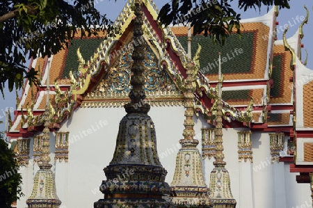 Die Tempelanlage des Wat Pho in der Hauptstadt Bangkok von Thailand in Suedostasien.