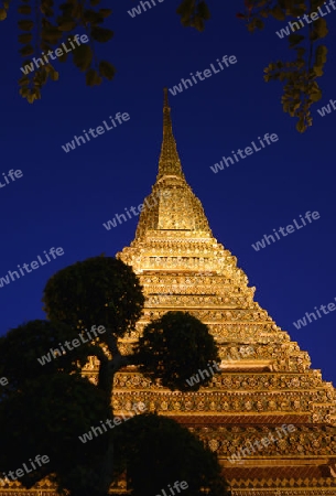 Die Tempelanlage des Wat Pho in der Hauptstadt Bangkok von Thailand in Suedostasien.