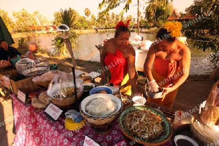 Der Markt am morgen in der Altstadt von Alt-Sukhothai in der Provinz Sukhothai im Norden von Thailand in Suedostasien.