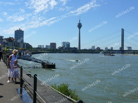 Blick auf den Rheinturm