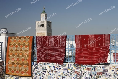 Das Minarett der MoscheeZaytouna oder Grosse Moschee in der Altstadt oder Medina der Hauptstadt Tunis im Norden von Tunesien in Nordafrika am Mittelmeer. 