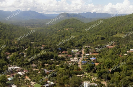 Sicht von einem Flugzeug bei der Landung auf das Dorf Mae Hong Son im norden von Thailand in Suedostasien.