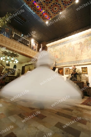 Asien, Naher Osten, Syrien, Damaskus,    Ein traditioneller Tanz in einem Restaurant im Souq und Altstadt von Damaskus in der Hauptstadt von Syrien. 