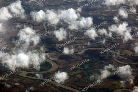 Die Landschaft rund um die Provinz Yasothon und Ubon Rachathani im Isan beim Anflug von Chiang mai nach Ubon im Nordosten von Thailand. 