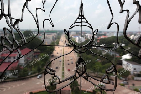 Die Avenue Lane Xang in Vientiane der Hauptstadt von Laos in Suedostasien.