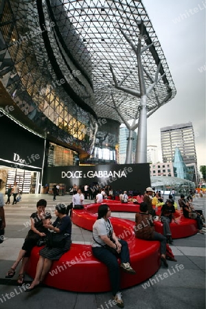 Der Eingang zum ION Orchard Einkaufszentrum an der Orchard Road in Singapur im Inselstaat Singapur in Asien. 