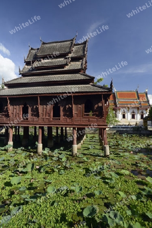 Der Tempel Wat Thung Si Meuang in der Stadt Ubon Ratchathani im nordosten von Thailand in Suedostasien.