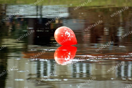 ballon auf einem see