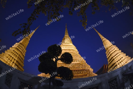 Die Tempelanlage des Wat Pho in der Hauptstadt Bangkok von Thailand in Suedostasien.