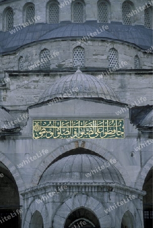 Die Blaue Moschee im Stadtteil Sulranahmet in Istanbul in der Tuerkey.