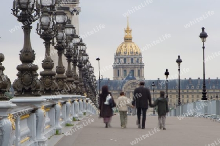 Paris - Alexandre III Birdge und die Invaliden Kirche