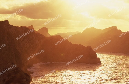 Die Landschaft beim Cap de Formentor auf der Halbinsel Formentor im Februar im Osten der Insel Mallorca einer der Balearen Inseln im Mittelmeer.   