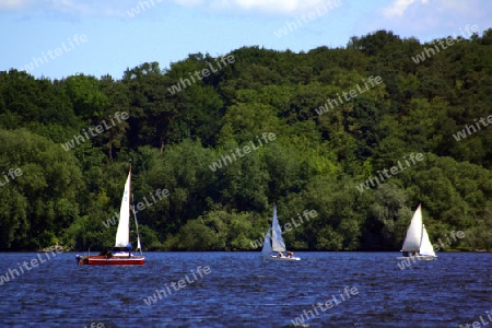 segelboote auf einem see