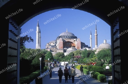 Die Aya Sofia Moschee im Stadtteil Sultanahmet in Istanbul in der Tuerkey.