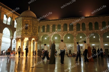 Asien, Naher Osten, Syrien, Damaskus,   Der Innenhof der  Omaijad Moschee im Souq und Altstadt von Damaskus in der Hauptstadt von Syrien. 