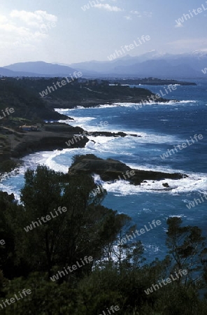 Die Landschaft beim Cap de Formentor auf der Halbinsel Formentor im Februar im Osten der Insel Mallorca einer der Balearen Inseln im Mittelmeer.   